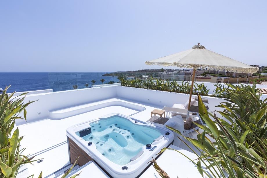 The Party Never End Jacuzzi Suite