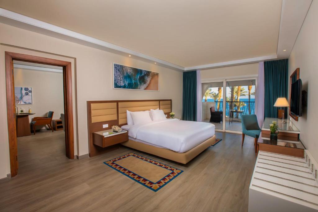 Sea front one bedroom suite - lounge access