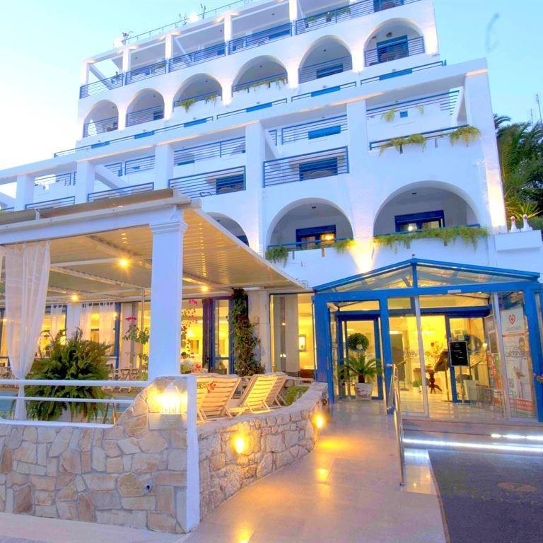 Secret Paradise Hotel & Spa hogan ruth queenie malone s paradise hotel