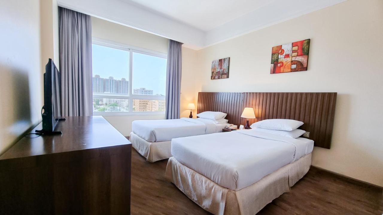 Отель Ramada By Wyndham Beach Hotel Ajman, Аджман пляжные отели:  забронировать тур в отель, фото, описание, рейтинг