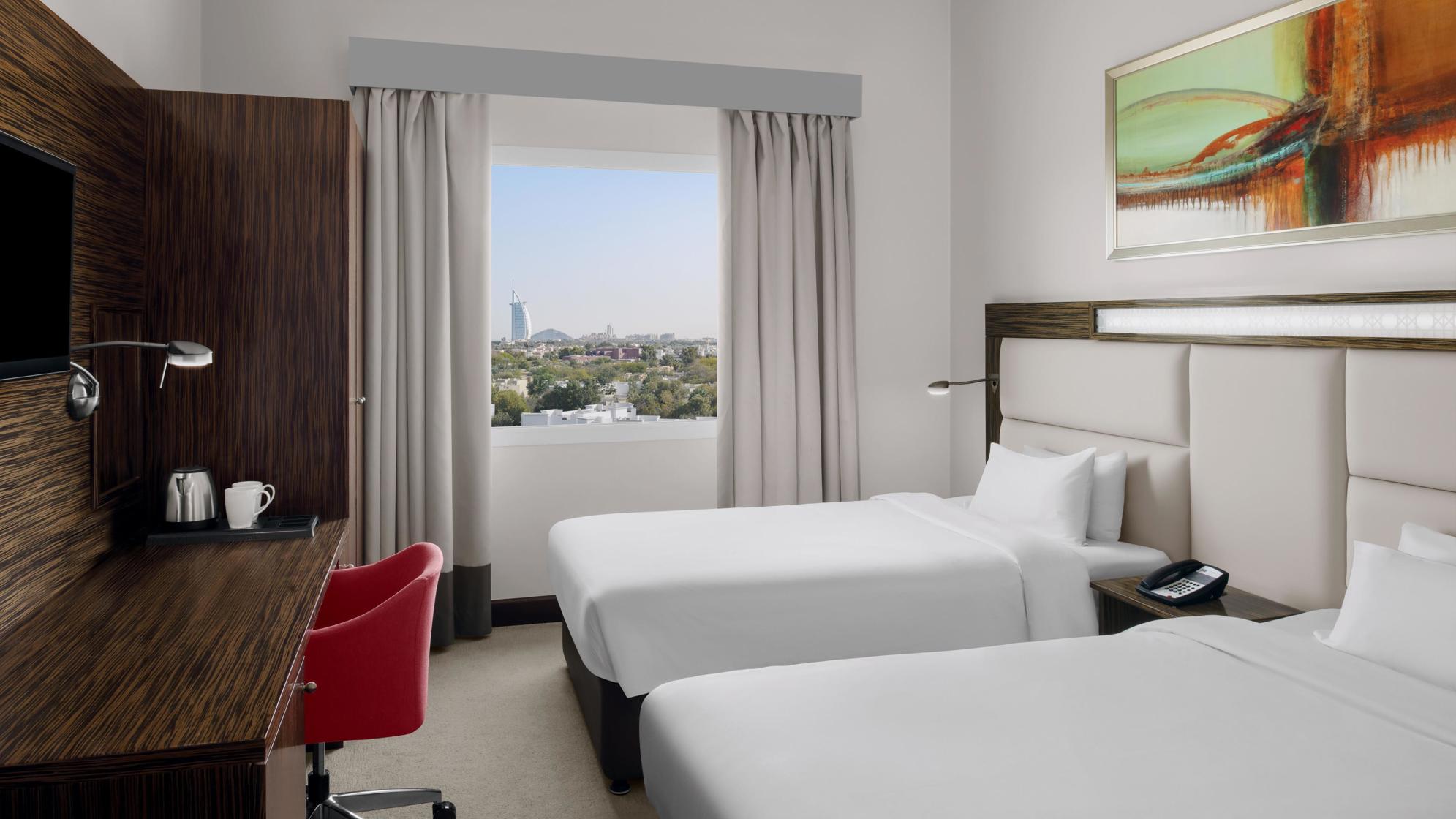 Отель Holiday Inn Express Dubai Internet City, Городские отели Дубая:  забронировать тур в отель, фото, описание, рейтинг