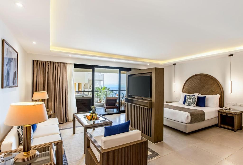 Junior Jacuzzi Sea View Suite
