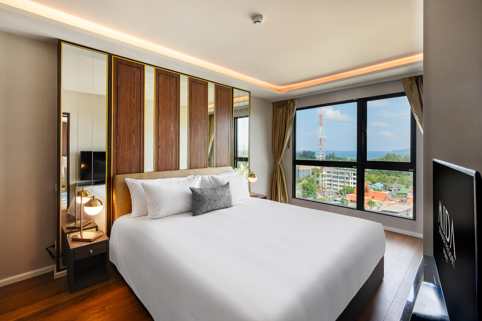 Отель Mida Grande Resort Phuket, Сурин: забронировать тур в отель, фото,  описание, рейтинг