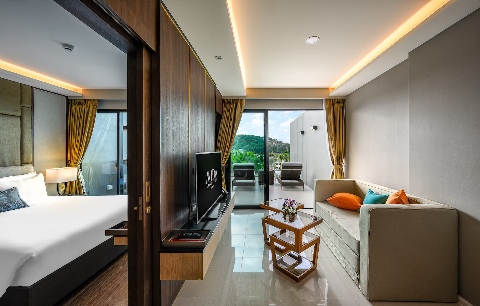 Отель Mida Grande Resort Phuket, Сурин: забронировать тур в отель, фото,  описание, рейтинг