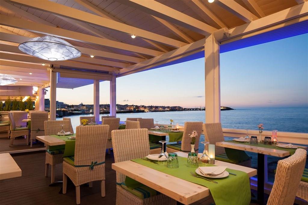 More hotel restaurant. Palmera Beach. Кафе на берегу моря. Ресторан на побережье. Ресторан у моря