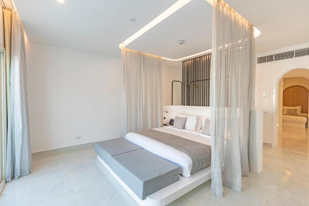 Family suite garden/pool view